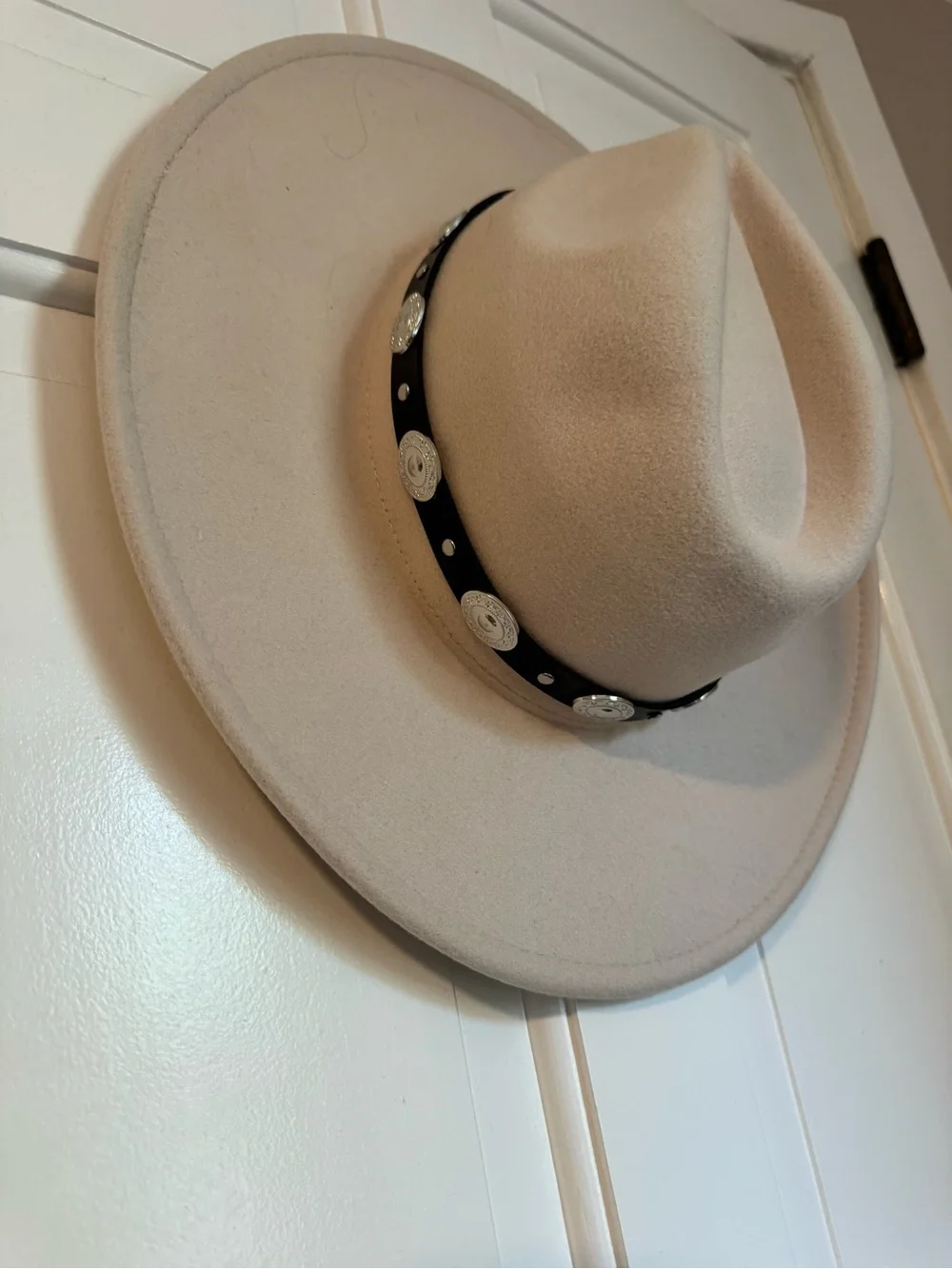 Classic Wide-Brim Felt Hat in Beige with Embellished Band